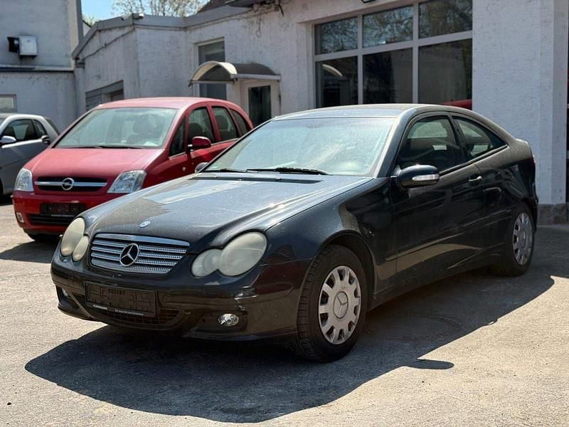 Usado Mercedes C200 163 HP (119 kW) 2004 Preto Coupé