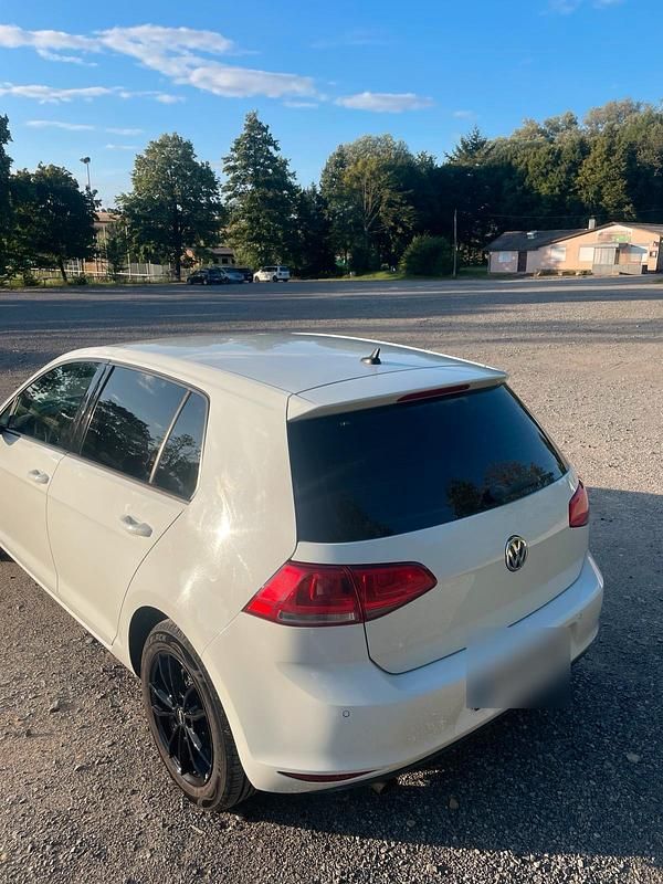 Weiß Gebraucht 2014 VW Golf VII Limousine | 8.200 € (Guter Preis) - Bild 1/4