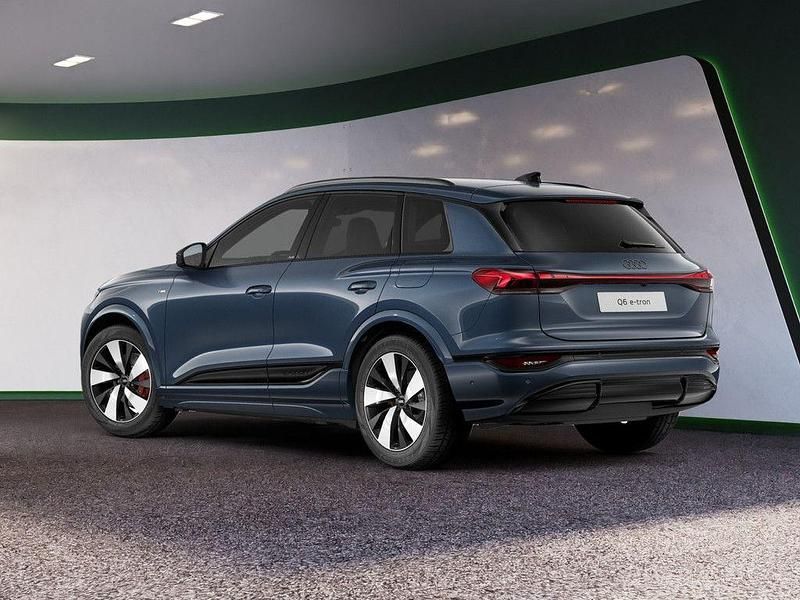 Gebraucht Audi Q6 e-tron S-Line 185 kW (252 PS) 2025 Blau / plasmablau SUV