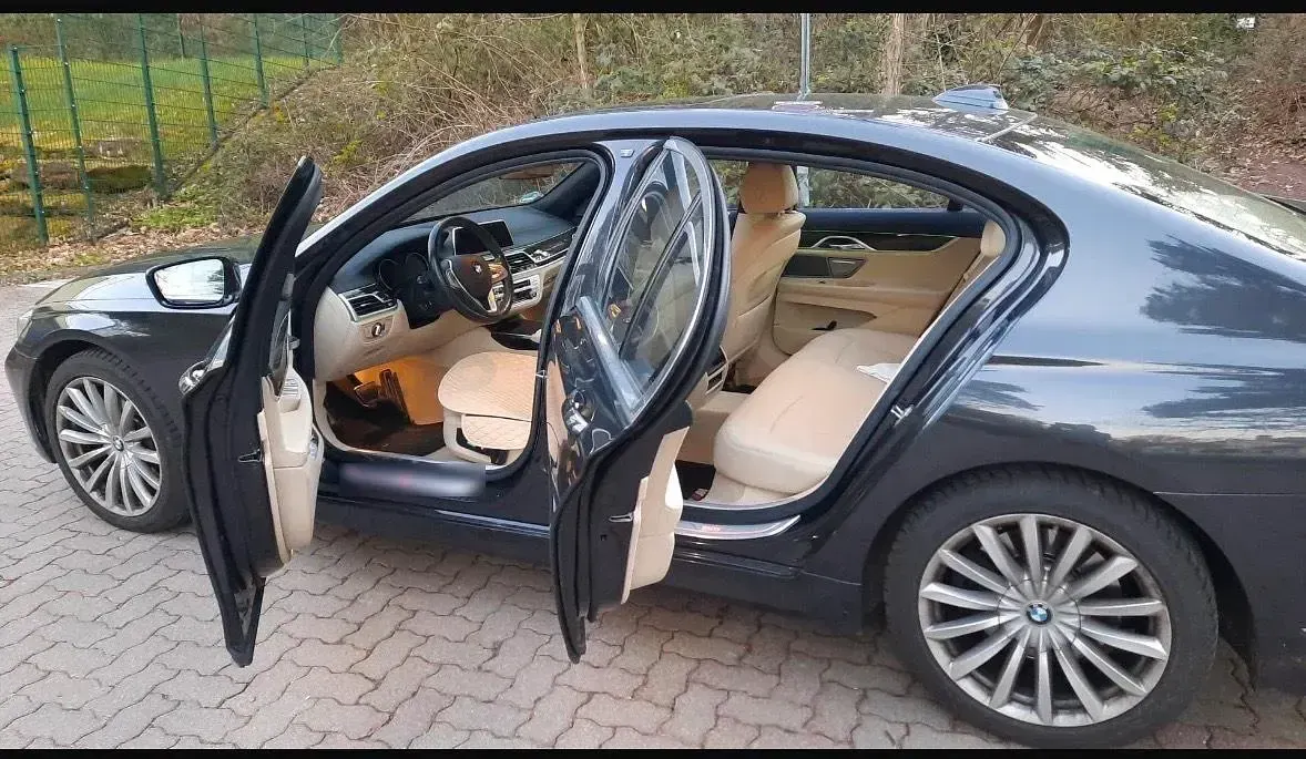 Gebraucht BMW 745 245 PS (180 kW) 2018 Schwarz Limousine