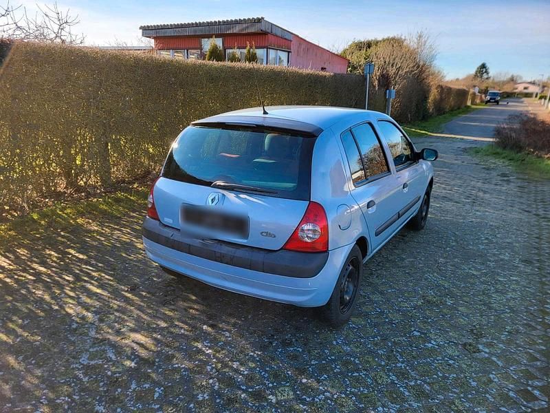 Gebraucht Renault Clio II 75 PS (55 kW) 2004 Silber Kleinwagen
