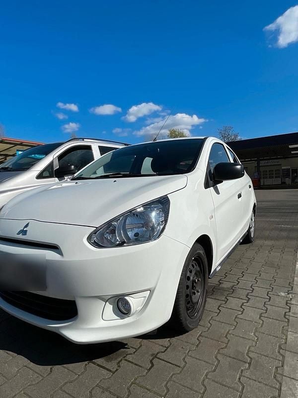 Gebraucht Mitsubishi Space Star 80 PS (58 kW) 2013 Weiß Van / Kleinbus