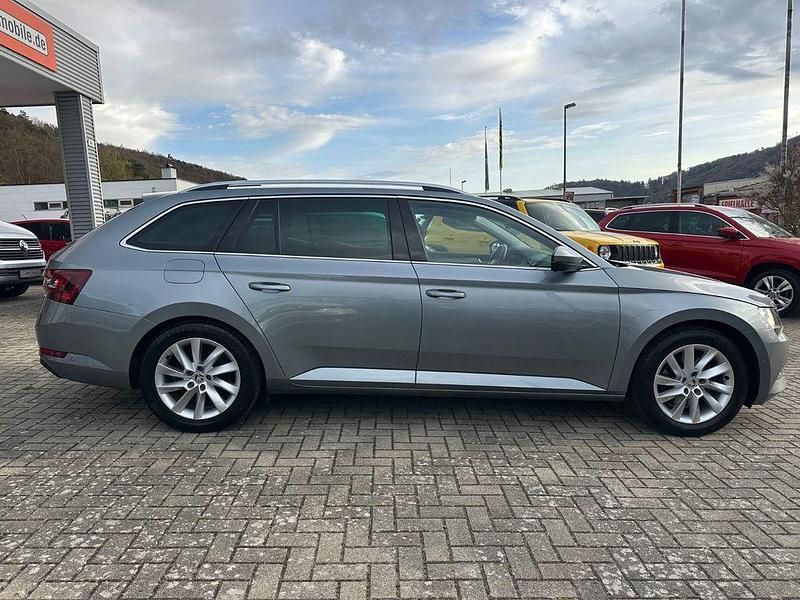 Gebraucht Skoda Superb Style 150 PS (110 kW) 2015 Grau Kombi