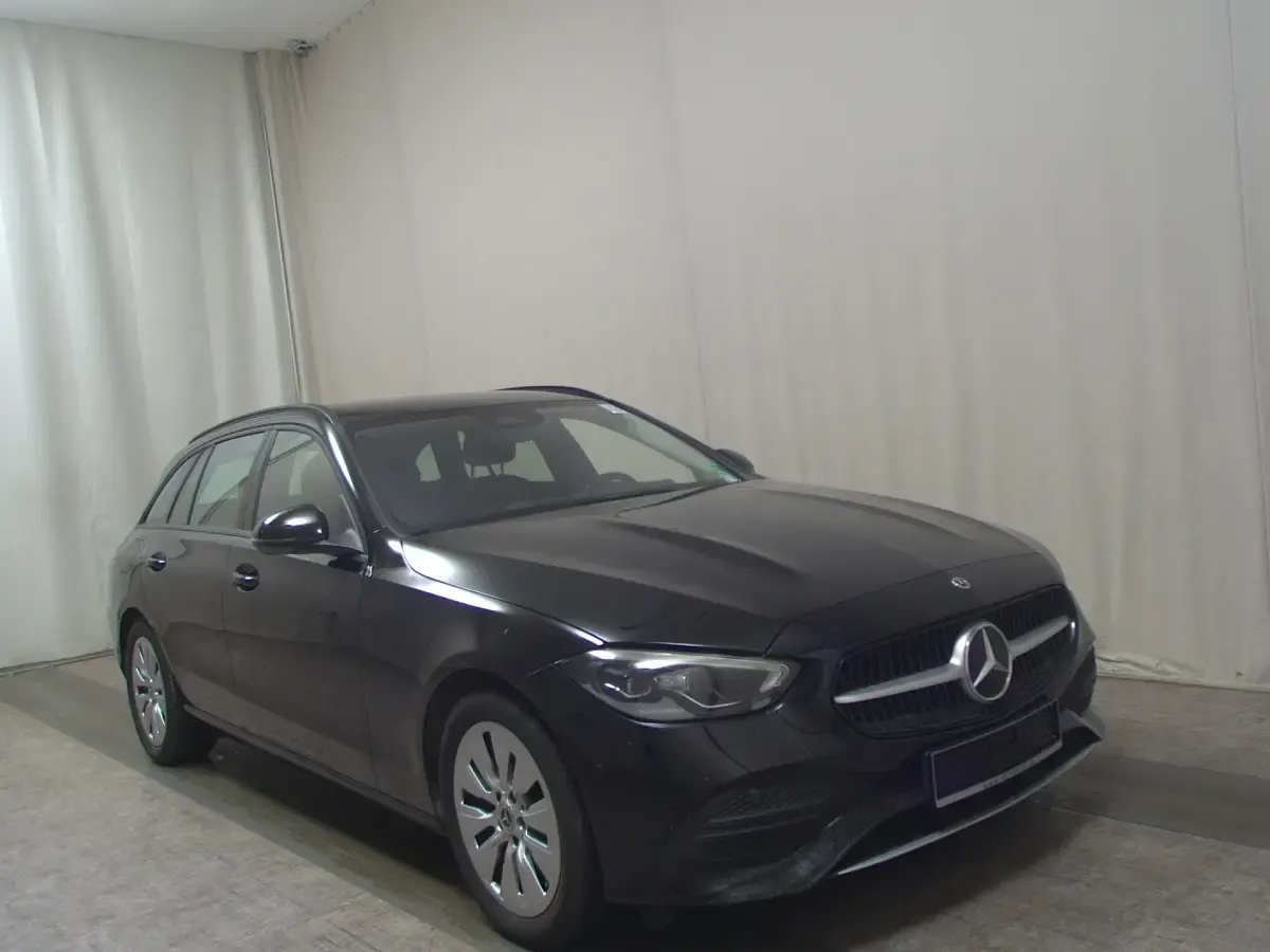 Gebraucht Mercedes C200 186 PS (136 kW) 2023 Schwarz Limousine