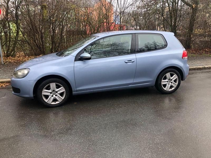 Gebraucht VW Golf VI 102 PS (75 kW) 2010 Blau Kleinwagen