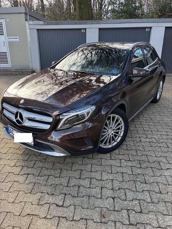 Gebraucht Mercedes GLA200 AMG Edition 1 156 PS (114 kW) 2015 Braun SUV