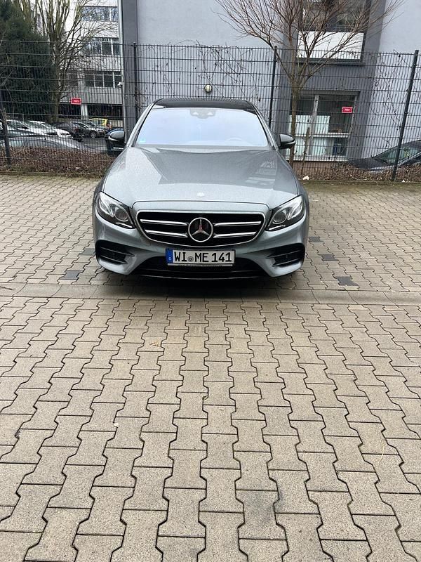 Gebraucht Mercedes E350 AMG line 258 PS (189 kW) 2016 Grau Limousine