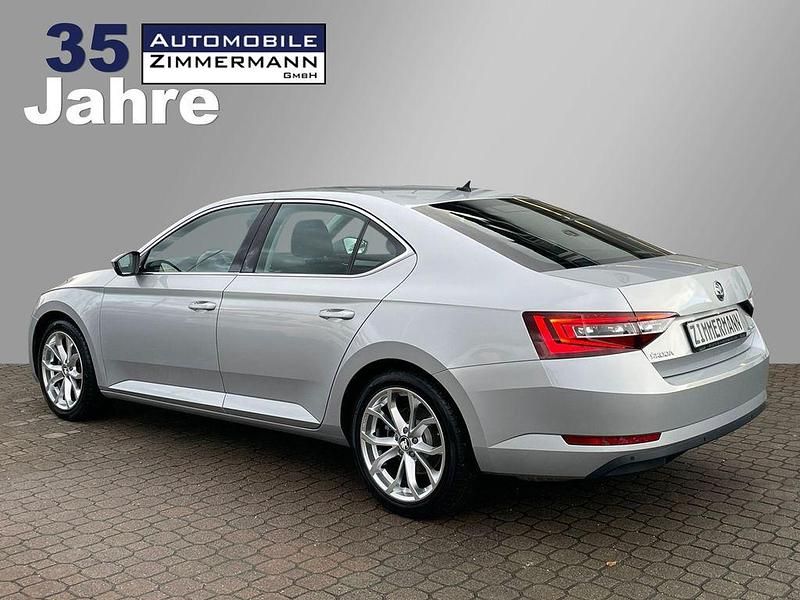 Gebraucht Skoda Superb Style 150 PS (110 kW) 2019 Brilliantsilber metallic (metallic) Limousine