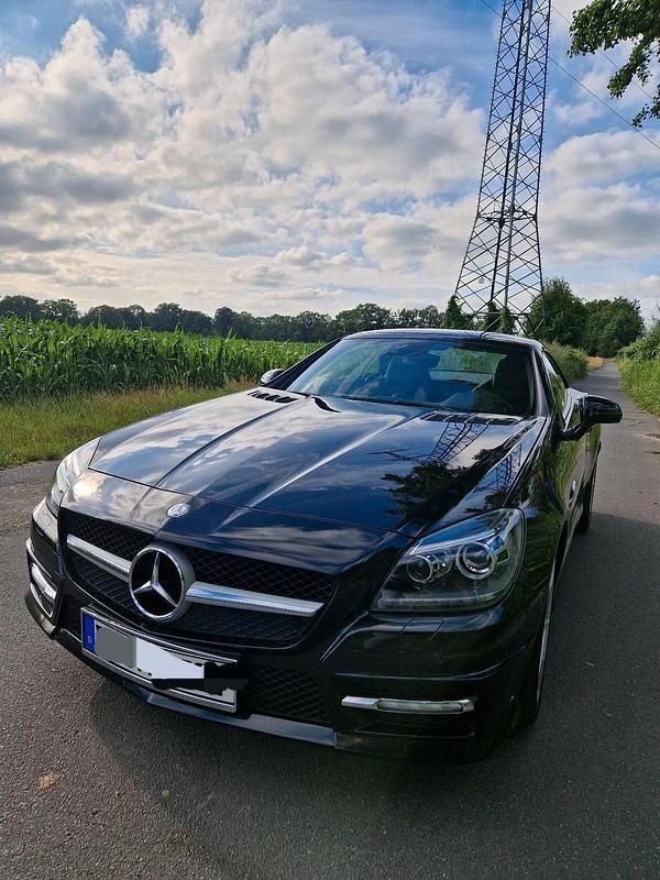 Schwarz Gebraucht 2011 Mercedes SLK250 AMG Cabrio | 26.500 € (Teuer) - Bild 1/4