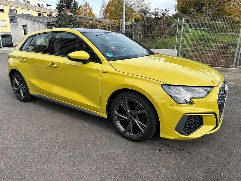 Gelb Gebraucht 2022 Audi A3 Sportback S-Line Kleinwagen | 20.999 € (Guter Preis) - Bild 1/4