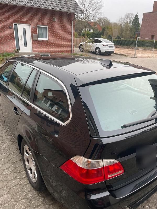 Gebraucht BMW 523 177 PS (130 kW) 2006 Schwarz Kombi