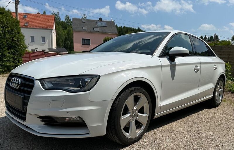Weiß Gebraucht 2016 Audi A3 Ambition Limousine | 11.499 € - Bild 1/4