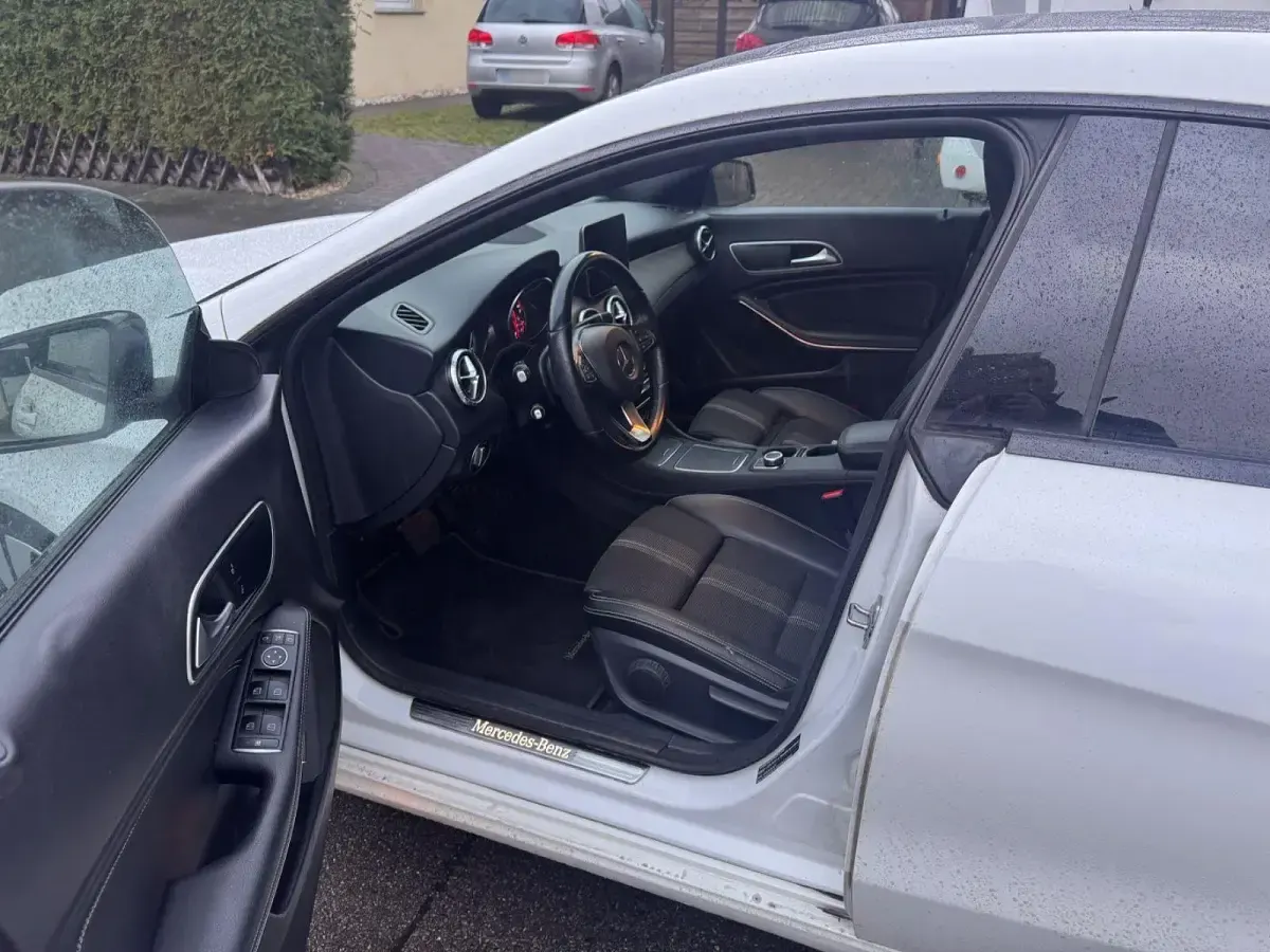 Gebraucht Mercedes CLA180 122 PS (89 kW) 2018 Weiß Limousine
