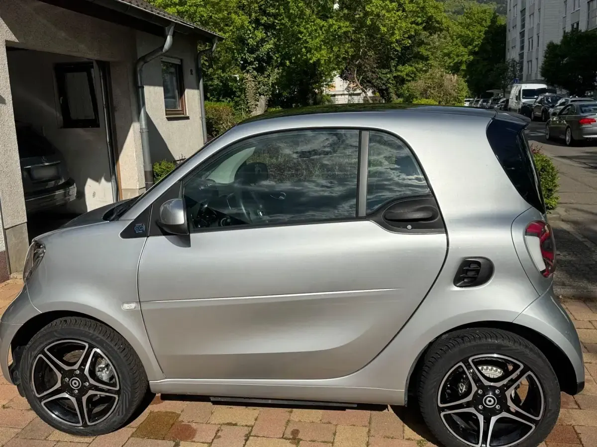 Gebraucht Smart ForTwo Coupé 60 kW (82 PS) 2020 Silber Coupé