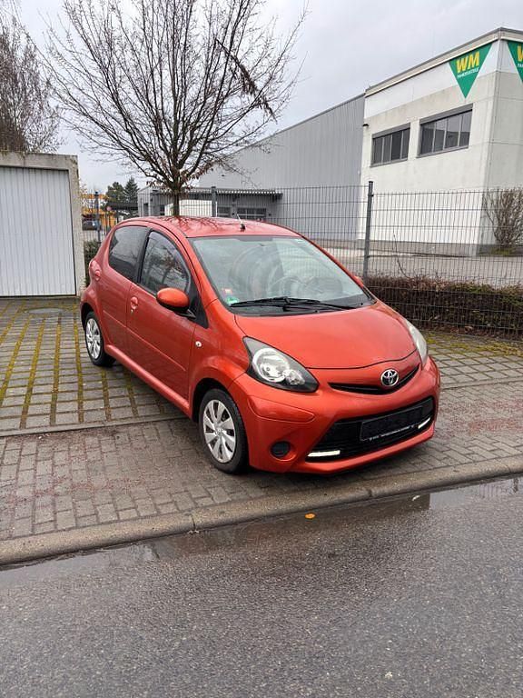 Gebraucht Toyota Aygo 68 PS (50 kW) 2013 Orange Kleinwagen
