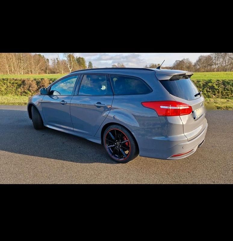 Gebraucht Ford Focus ST 185 PS (136 kW) 2017 Grau Kombi