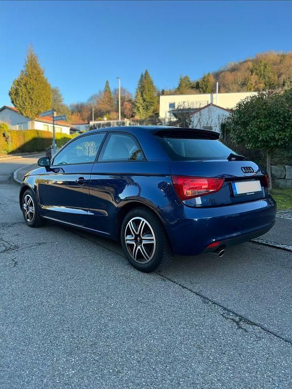 Gebraucht Audi A1 Attraction 86 PS (63 kW) 2012 Blau Kleinwagen