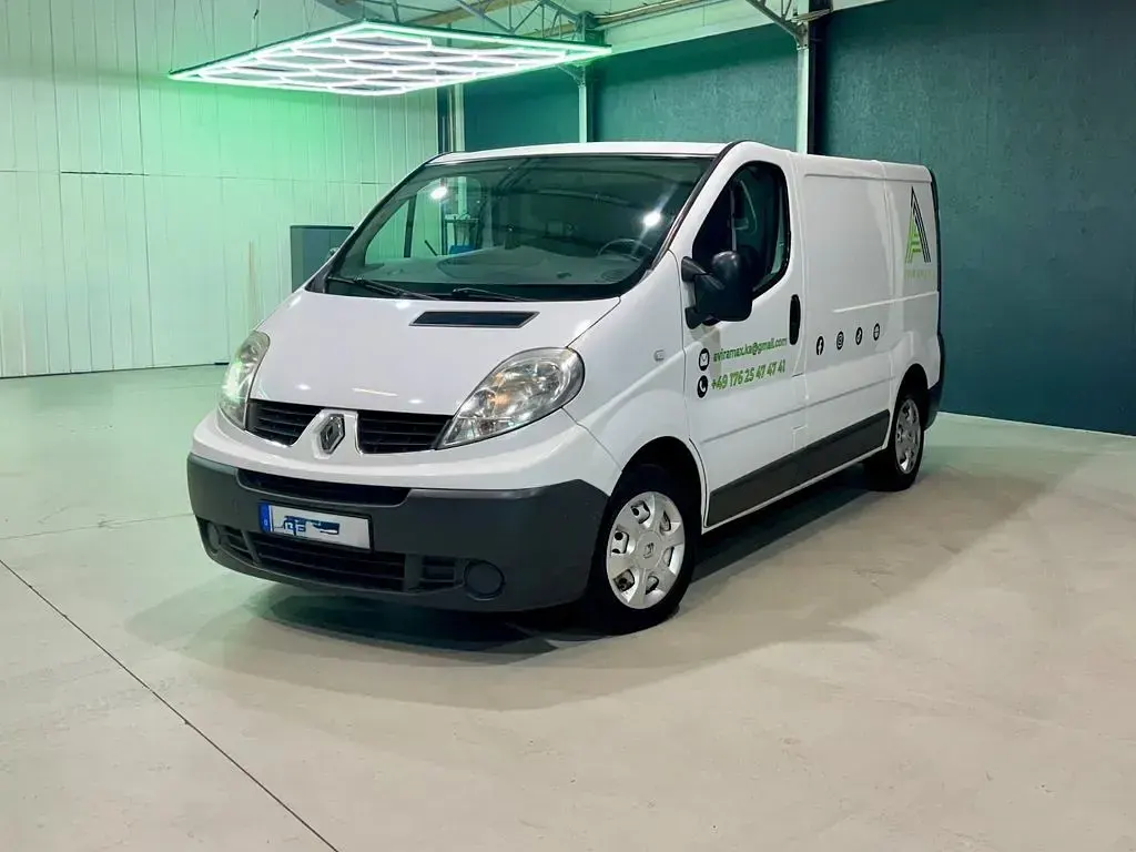 Gebraucht Renault Trafic 114 PS (83 kW) 2011 Weiß Van / Kleinbus