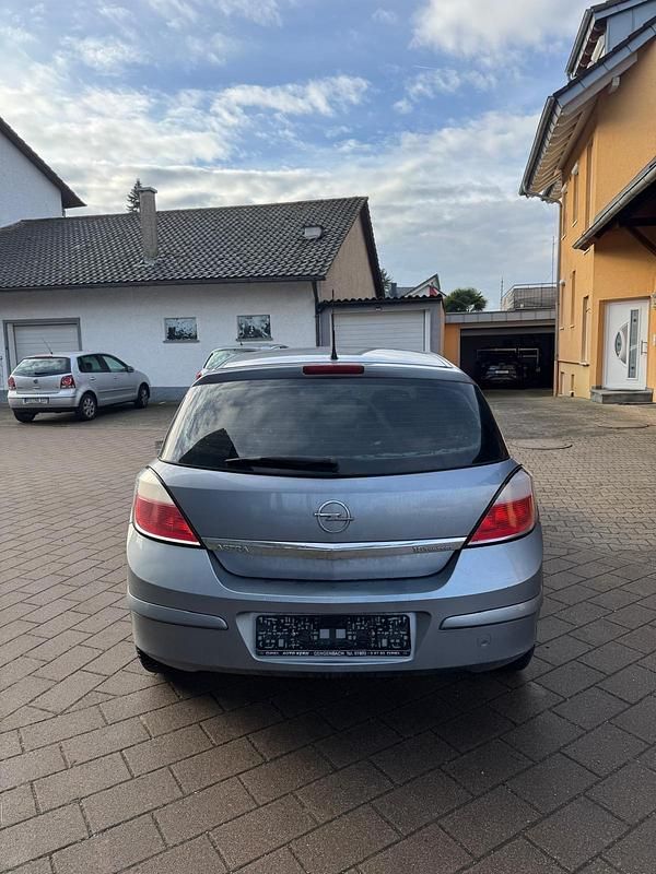 Gebraucht Opel Astra 105 PS (77 kW) 2005 Silber Limousine