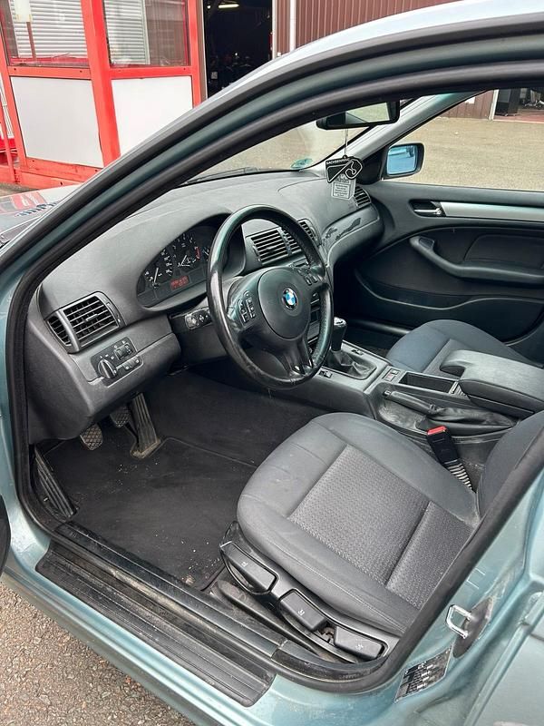 Gebraucht BMW 318 142 PS (104 kW) 2002 Andere farben Limousine