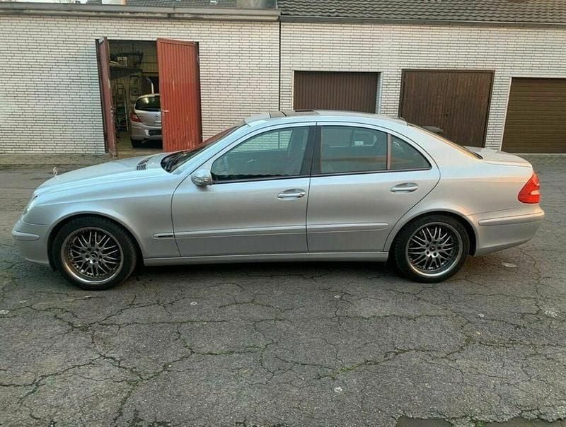 Gebraucht Mercedes E240 Avantgarde 177 PS (130 kW) 2004 Silber Limousine