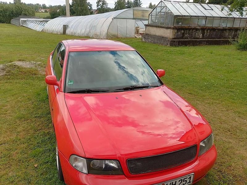 Rot Gebraucht 1995 Audi A4 Limousine | 750 € - Bild 1/4