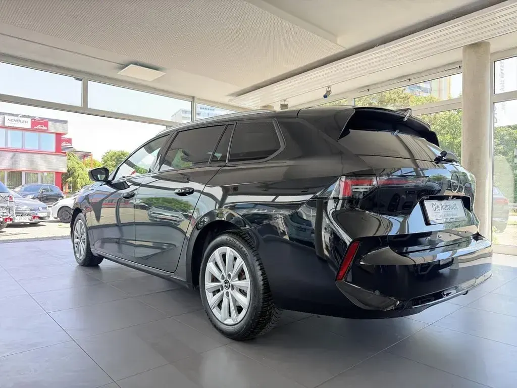 Gebraucht Opel Astra Elegance 131 PS (96 kW) 2024 Lackierung schwarz perla nerat Kleinwagen