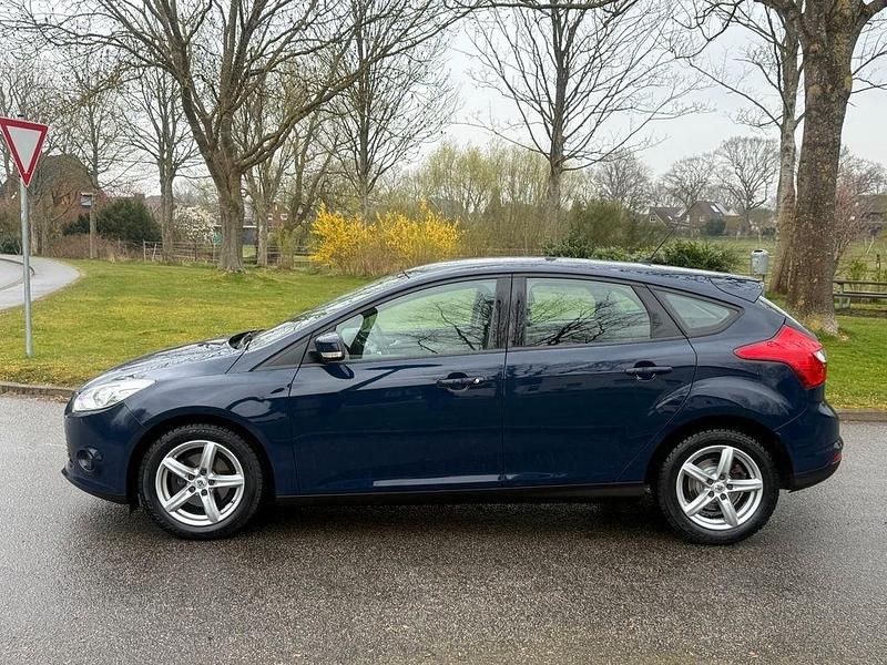 Usata Ford Focus 101 CV (74 kW) 2014 Blu Berlina