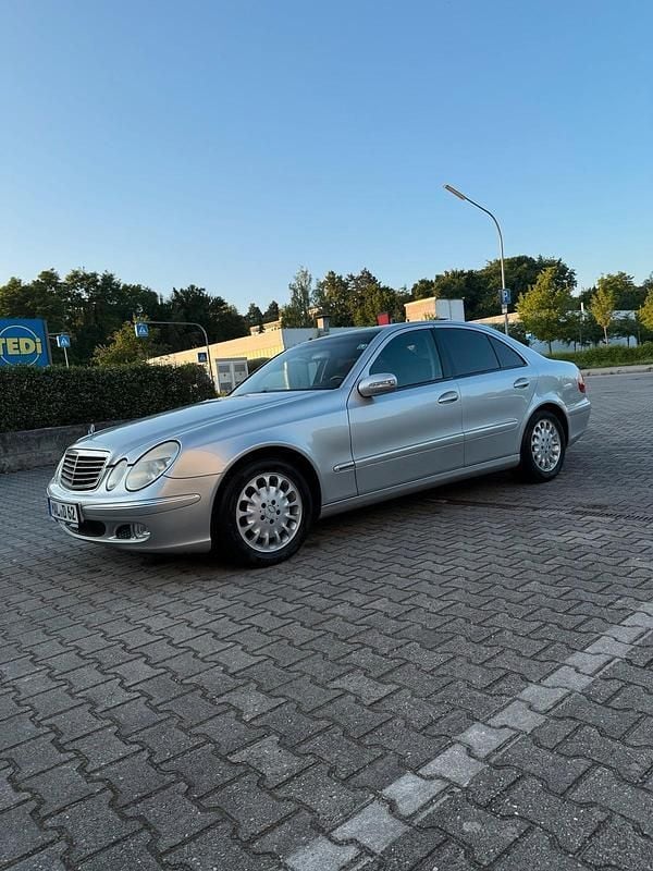Silber Gebraucht 2002 Mercedes E270 Limousine | 2.450 € (Guter Preis) - Bild 1/4
