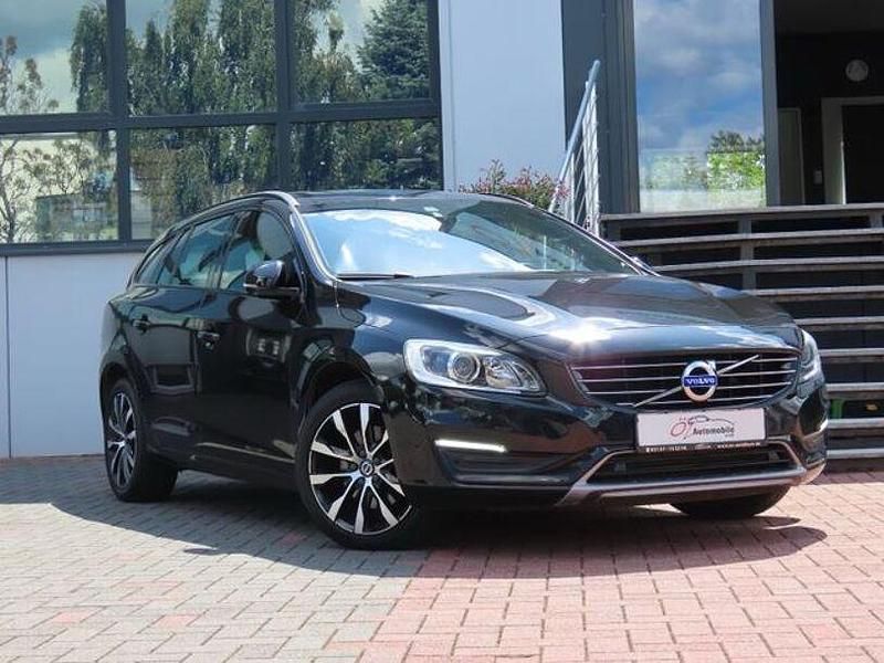 Schwarz Gebraucht 2018 Volvo V60 Linje Svart Kombi | 17.900 € (Superpreis) - Bild 1/4