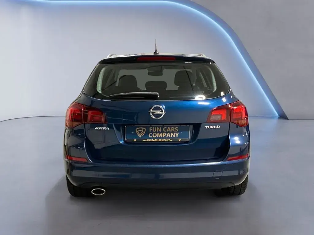 Gebraucht Opel Astra Innovation 140 PS (102 kW) 2011 Blau Kombi