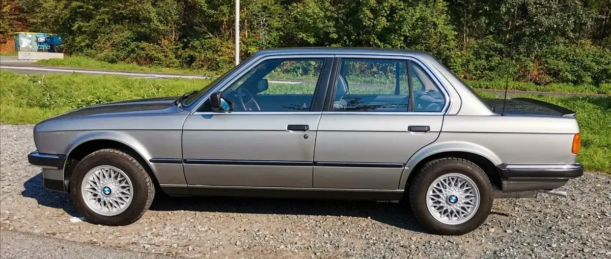Gebraucht BMW 318 102 PS (75 kW) 1987 Silber Limousine