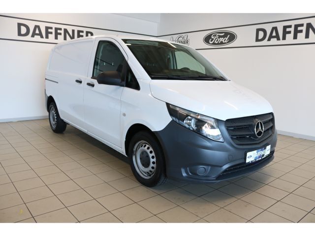 Weiß Gebraucht 2018 Mercedes Vito Van / Kleinbus | 13.850 € - Bild 1/4