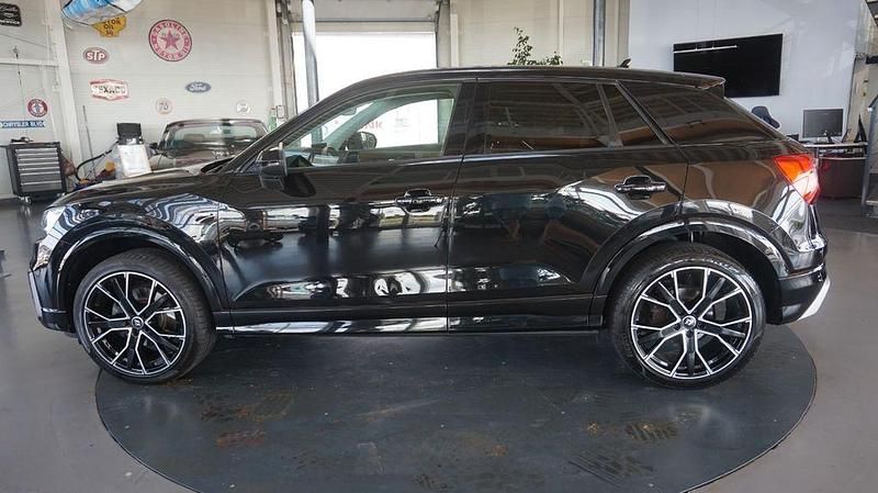 Gebraucht Audi Q2 S-Line 190 PS (139 kW) 2020 Mythosschwarz metallic (metallic) SUV
