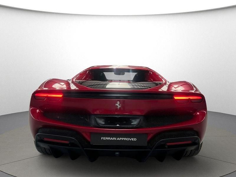 Gebraucht Ferrari 296 830 PS (610 kW) 2024 Rot Limousine