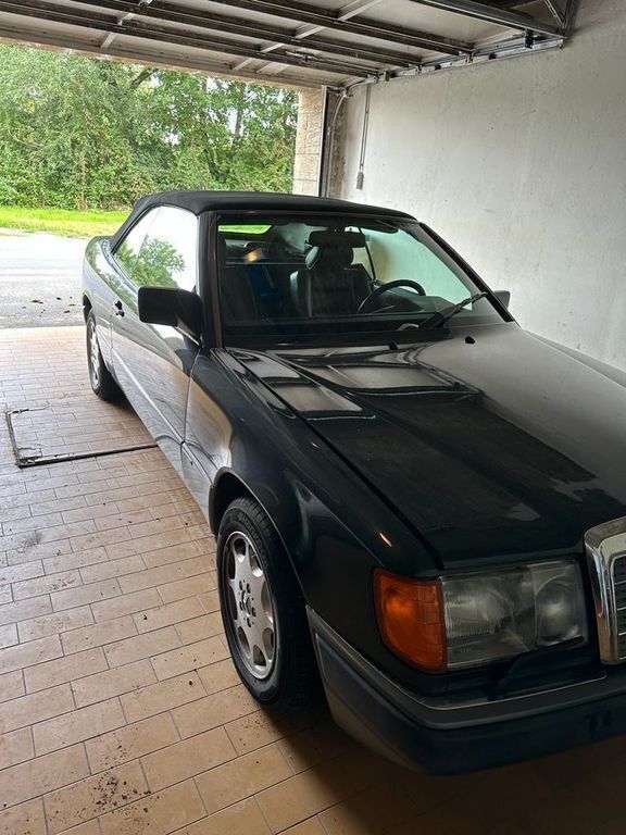 Schwarz Gebraucht 1992 Mercedes E300 Cabrio | 19.300 € - Bild 1/4