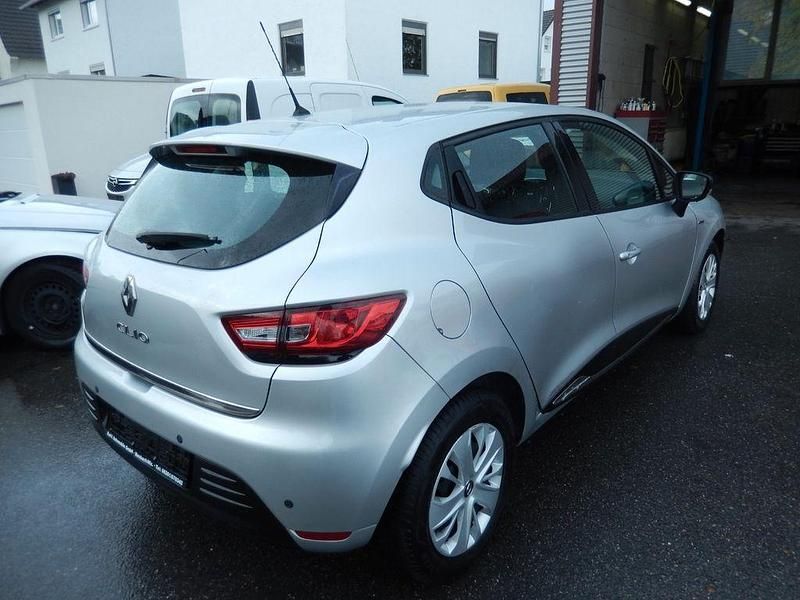 Gebraucht Renault Clio IV 90 PS (66 kW) 2019 Silber Limousine