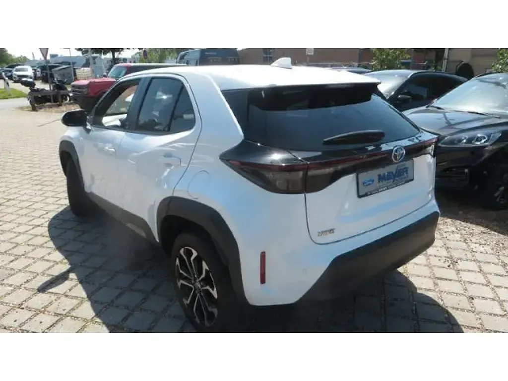 Gebraucht Toyota Yaris Hybrid Team 92 PS (67 kW) 2024 Super (pure) white ii SUV