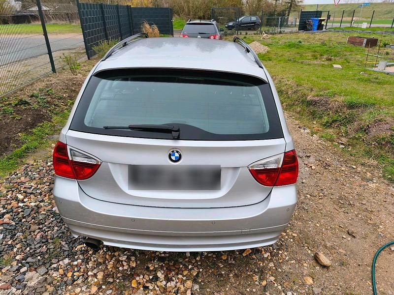 Gebraucht BMW 320 150 PS (110 kW) 2007 Silber Kombi