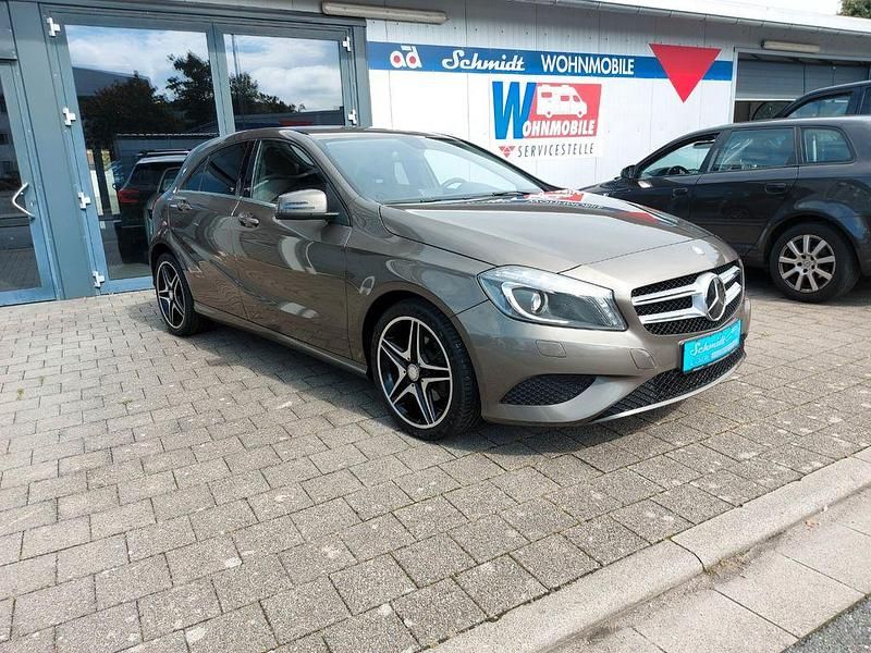 Grau Gebraucht 2012 Mercedes A200 Limousine | 11.990 € (Fairer Preis) - Bild 1/4
