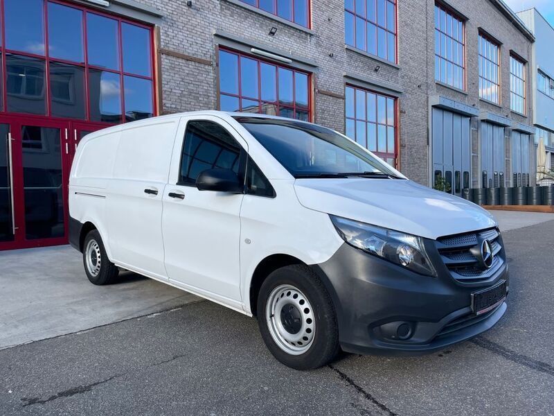 Weiß Gebraucht 2021 Mercedes Vito Van / Kleinbus | 22.900 € (Superpreis) - Bild 1/4