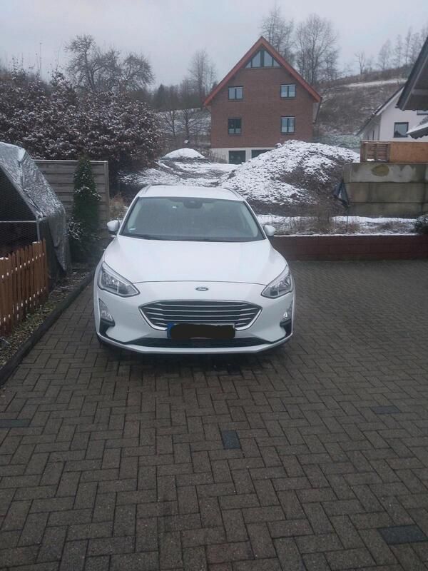 Blau Gebraucht 2019 Ford Focus Kombi | 10.000 € (Fairer Preis) - Bild 1/4