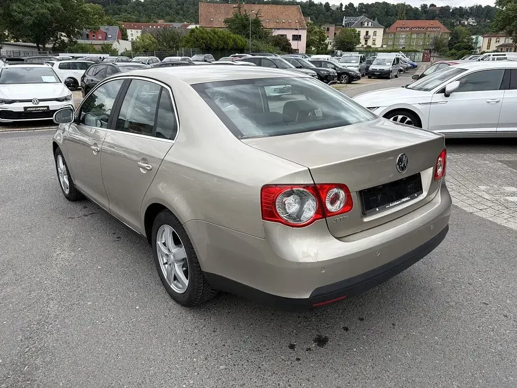 Gebraucht VW Jetta Comfortline 140 PS (102 kW) 2008 Beige Limousine