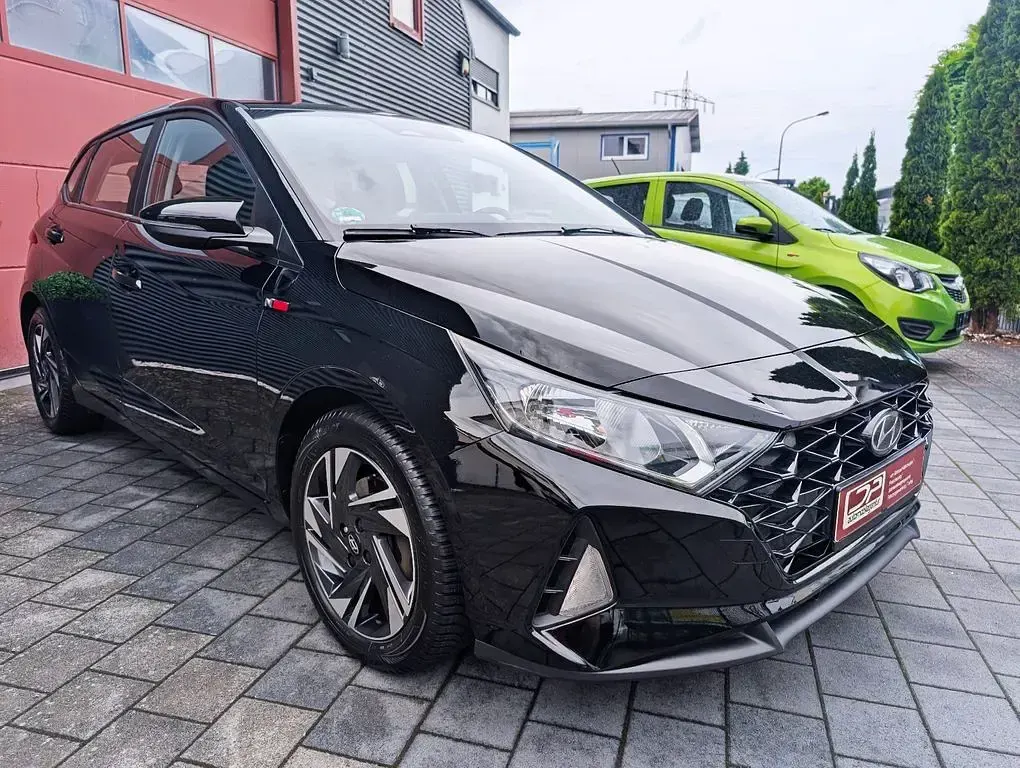 Gebraucht Hyundai i20 Trend 101 PS (74 kW) 2021 Schwarz Kleinwagen