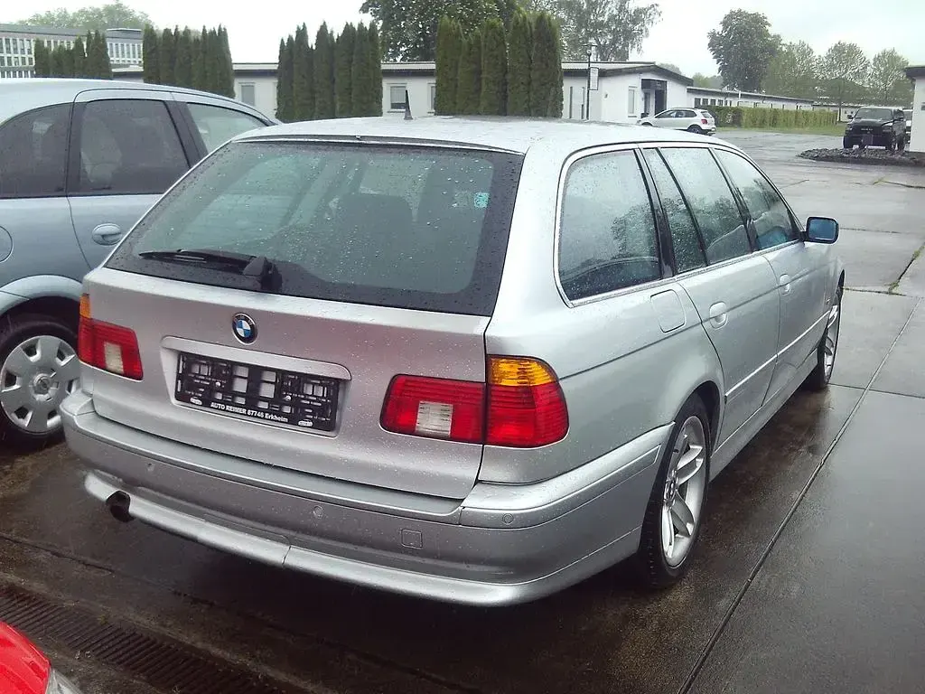 Gebraucht BMW 520 Exclusive 170 PS (125 kW) 2003 Silber (metallic) Kombi