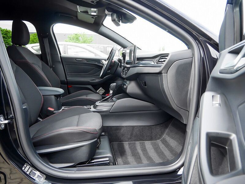 Gebraucht Ford Focus ST-Line 155 PS (114 kW) 2023 Schwarz / obsidianschwarz (metallic) Kombi
