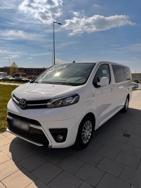 Weiß Gebraucht 2022 Toyota Proace Verso Kombi | 25.500 € (Superpreis) - Bild 1/4