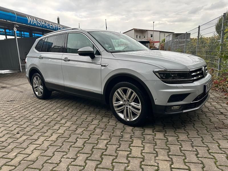 Silber Gebraucht 2018 VW Tiguan Allspace Highline SUV | 29.000 € (Etwas zu teuer) - Bild 1/4