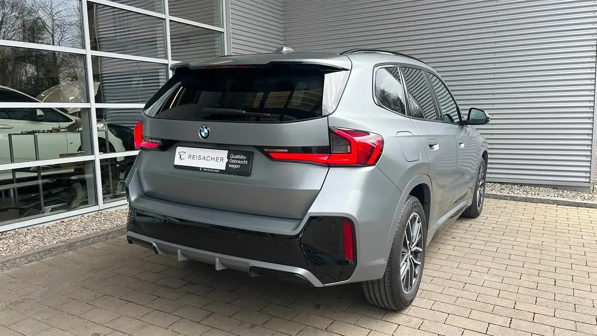 Gebraucht BMW X1 M Sport 150 PS (110 kW) 2023 Bmw individual frozen pure grey SUV
