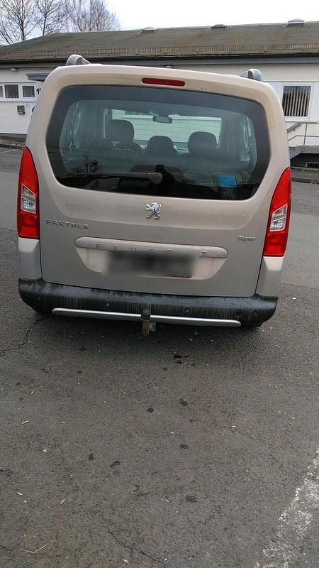 Gebraucht Peugeot Partner Tepee Tendance 111 PS (81 kW) 2011 Gold Van / Kleinbus